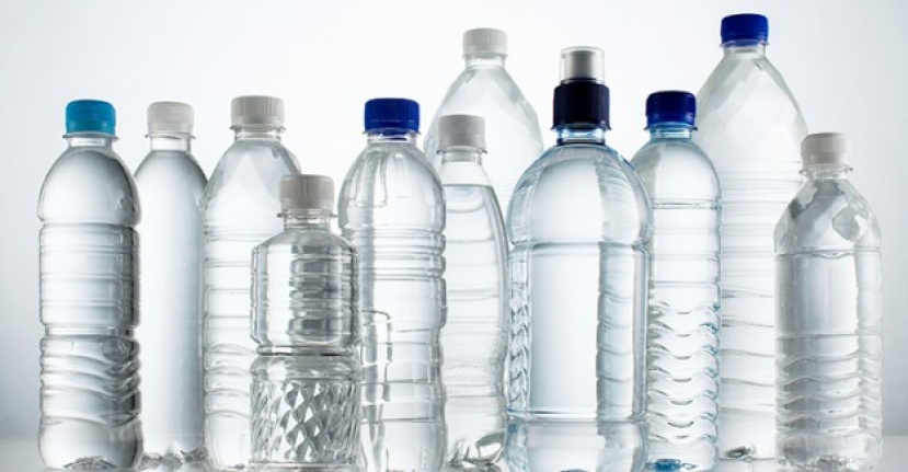 Büyük markaların şişe sularında plastik maddeler bulundu!